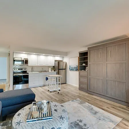 New Smyrna Beach Studio Condo - Walk To Beach!